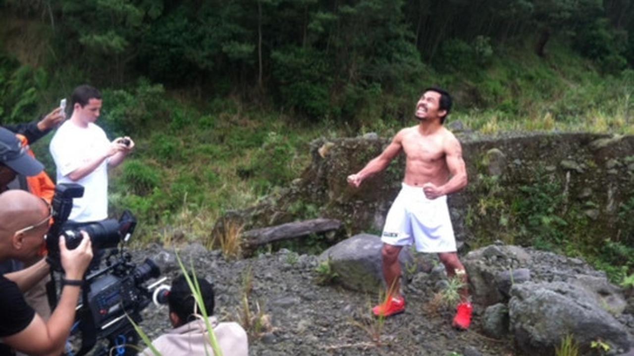 Gaya Manny Pacquiao syuting iklan jamu di kaki Gunung Merapi