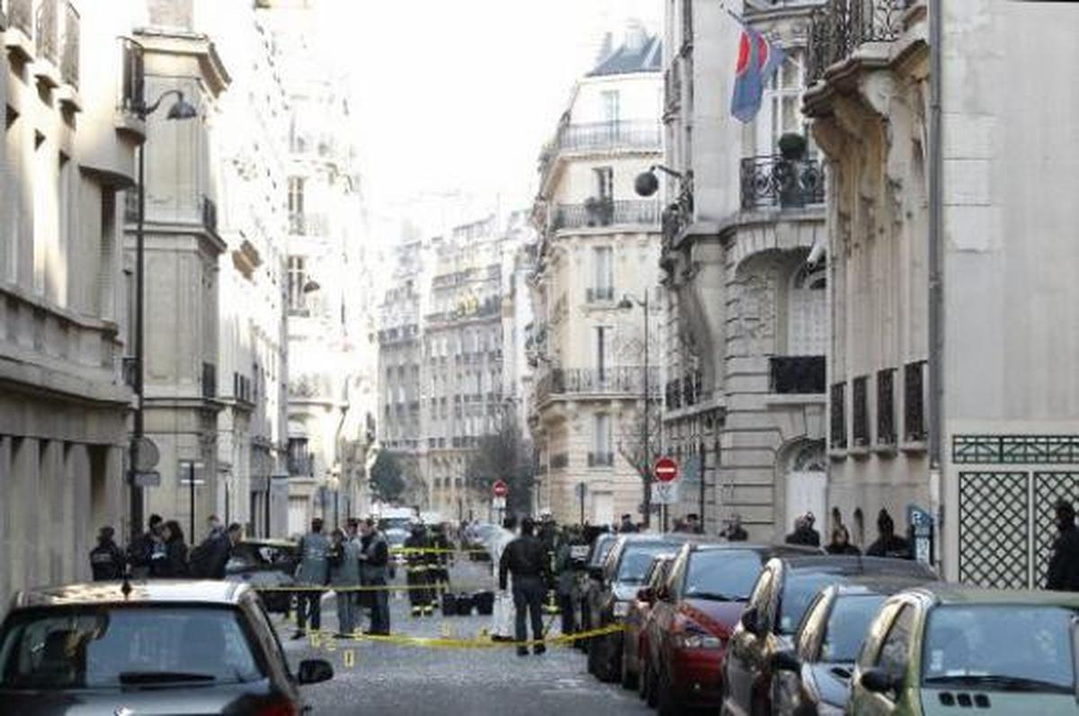 Bom Paris di pagi hari