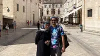 Caption Postingan Selalu Sweet, 5 Potret Harmonis Pasutri Duta Sheila On 7 dan Adelia Lontoh