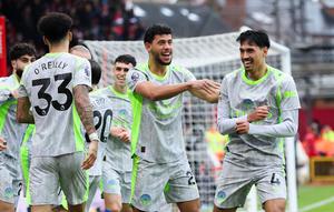 Para pemain Manchester City merayakan gol yang dicetak oleh Tijjani Reijnders ke gawang Nottingham Forest pada laga pekan ke-18 Premier League di Stadion The City Ground, Sabtu (27/12/2025). (Barrington Coombs/PA via AP)