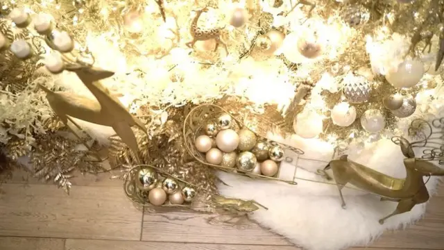 Dekorasi Mewah dan Berkilauan Menyambut Natal di Rumah Sandra Dewi