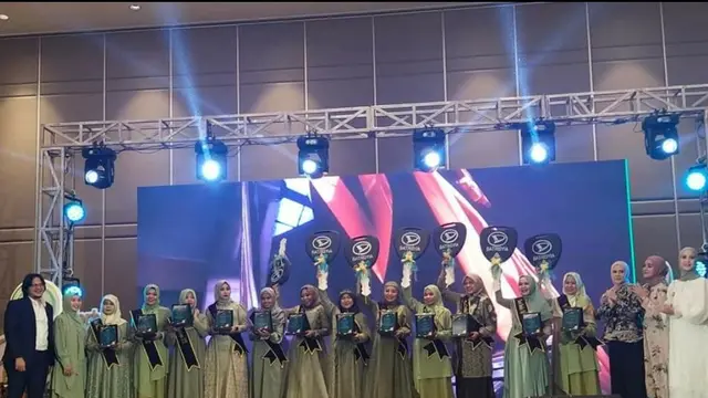Gathering Batrisyia Herbal milik Fatimah Az Zahra yang dihadiri Oki Setiana Dewi, Olla Ramlan, Cynthia Ramlan, dan Fanny Febriana. (IST)