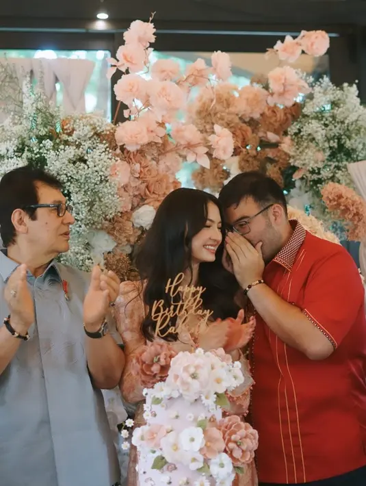 Ya! Raline Shah baru saja merayakan hari jadinya yang ke-39 yang jatuh pada 4 Maret. Momen spesial itu dirayakan dengan perayaan yang sederhana [@ralineshah]