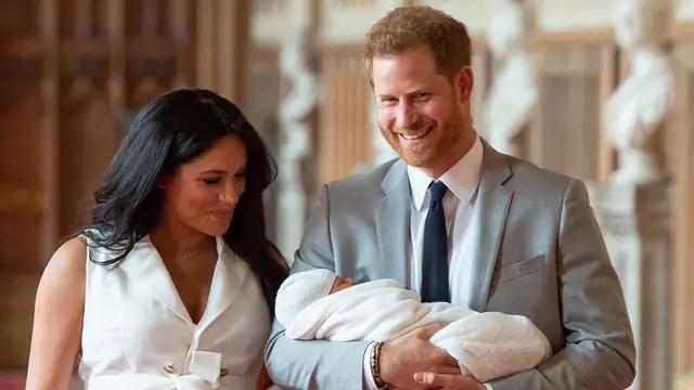 Pangeran Harry dan Meghan Markle Pamer Wajah Bayi Pertamanya