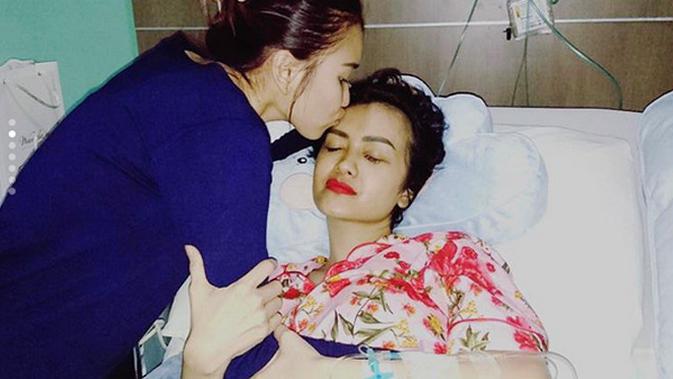 Miris, 3 Foto Terbaru Julia Perez di Rumah Sakit - Celeb 