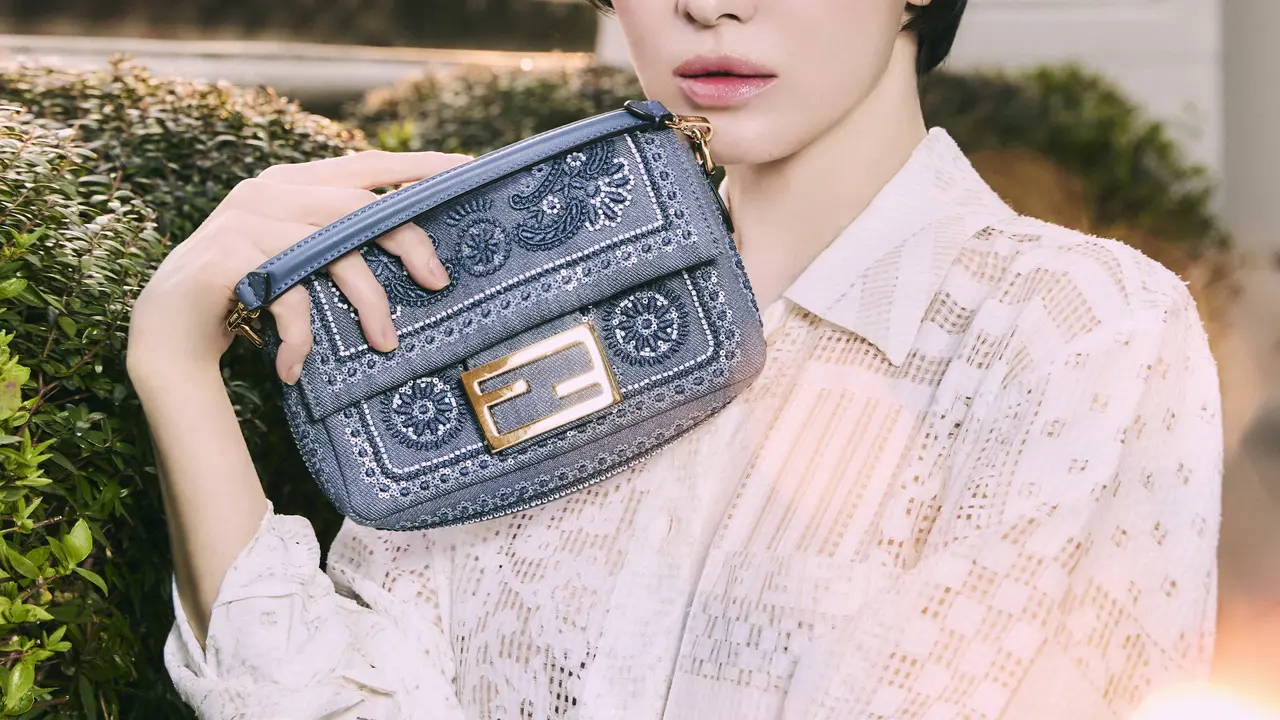 Pesona Awet Muda Song Hye Kyo Tampil dengan Pixie Cut di Kampanye Fendi Summer 2025, Tas Denim Rp49 Juta Jadi Sorotan