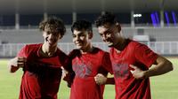 Tiga pemain keturunan dari Belanda mengikuti pemusatan latihan Timnas U-19 Indonesia. Mereka adalah Jim Croque, Max Christoffel, dan Kai Boham. Berikut potret tiga pemain tersebut saat ikut berlatih di Stadion Madya, Jakarta.