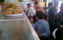 Cawagub Didik makan siang di Warteg Warmo