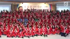 Menpora, Imam Nahrawi (tengah-jaket hijau) bersama kontingen atlet pelajar Indonesia untuk Asian School Games 2018 usai pelepasan di Jakarta, Selasa (17/7). Asian School Games 2018 berlangsung 19-27 Juli di Malaysia. (Liputan6.com/Helmi Fithriansyah)