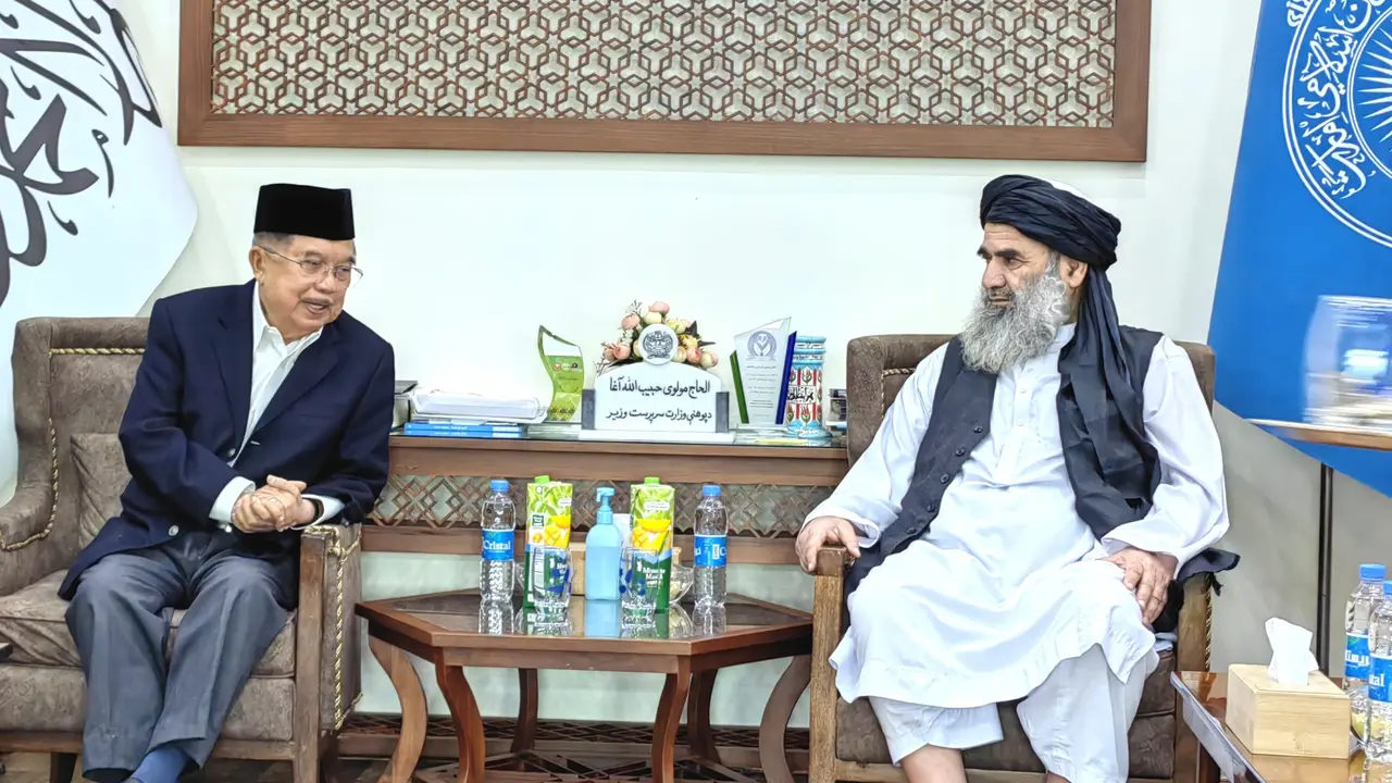 Ketua Dewan Masjid Indonesia (DMI) Jusuf Kalla (JK) bertemu dengan Menteri Pendidikan Afghanistan, Maulwi Habibullah Agha, di Kantor Kementerian Kabul, Selasa, 4 Juni 2024.