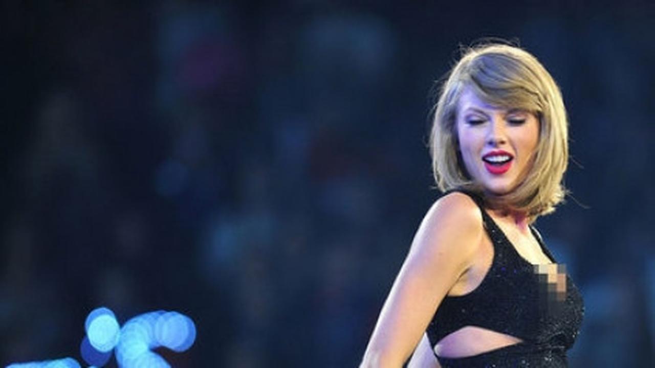 Lucu! Konser bareng Idina Menzel, Taylor Swift pakai kostum Olaf