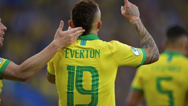 Winger Timnas Brasil, Everton Soares.