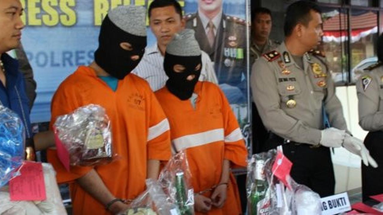 Tetangga mengira GM dan AS kakak beradik, ternyata kekasih