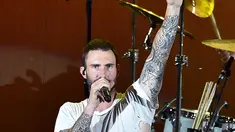 Ingin menemani istri saat melahirkan anak pertama, Adam terpaksa merombak jadwal konsernya bersama Maroon 5 yang terjadwal pada senin (19/9). Pasalnya, jadwal kelahiran anak pertamanya bertepatan di hari konser Maroon 5 digelar. (AFP/Bintang.com)