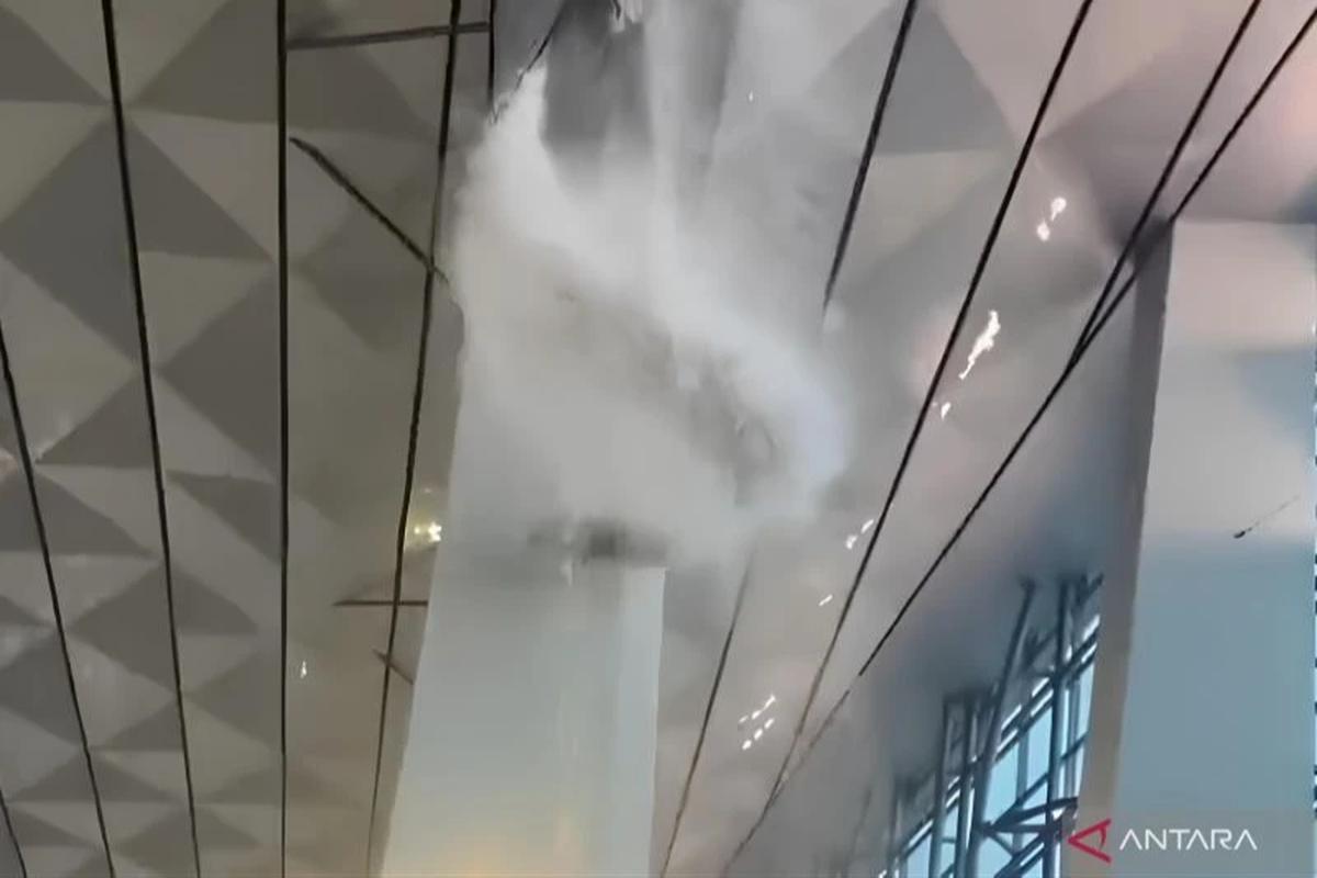 Cuaca Ekstrem, Atap Terminal 3 Bandara Soekarno-Hatta Ambruk