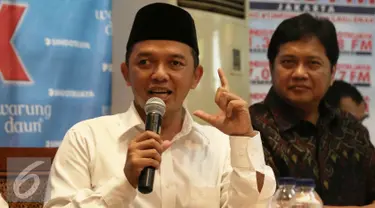 Dewan Syuro DPP PKB Maman Imanulhaq (kiri) saat menjadi pembicara dalam diskusi polemik bertema 'Buruk Kinerja Kabinet Terbelah' di Jakarta, Sabtu (9/1). Diskusi membahas mengenai wacana reshuffle kabinet jilid II. (Liputan6.com/Angga Yuniar)