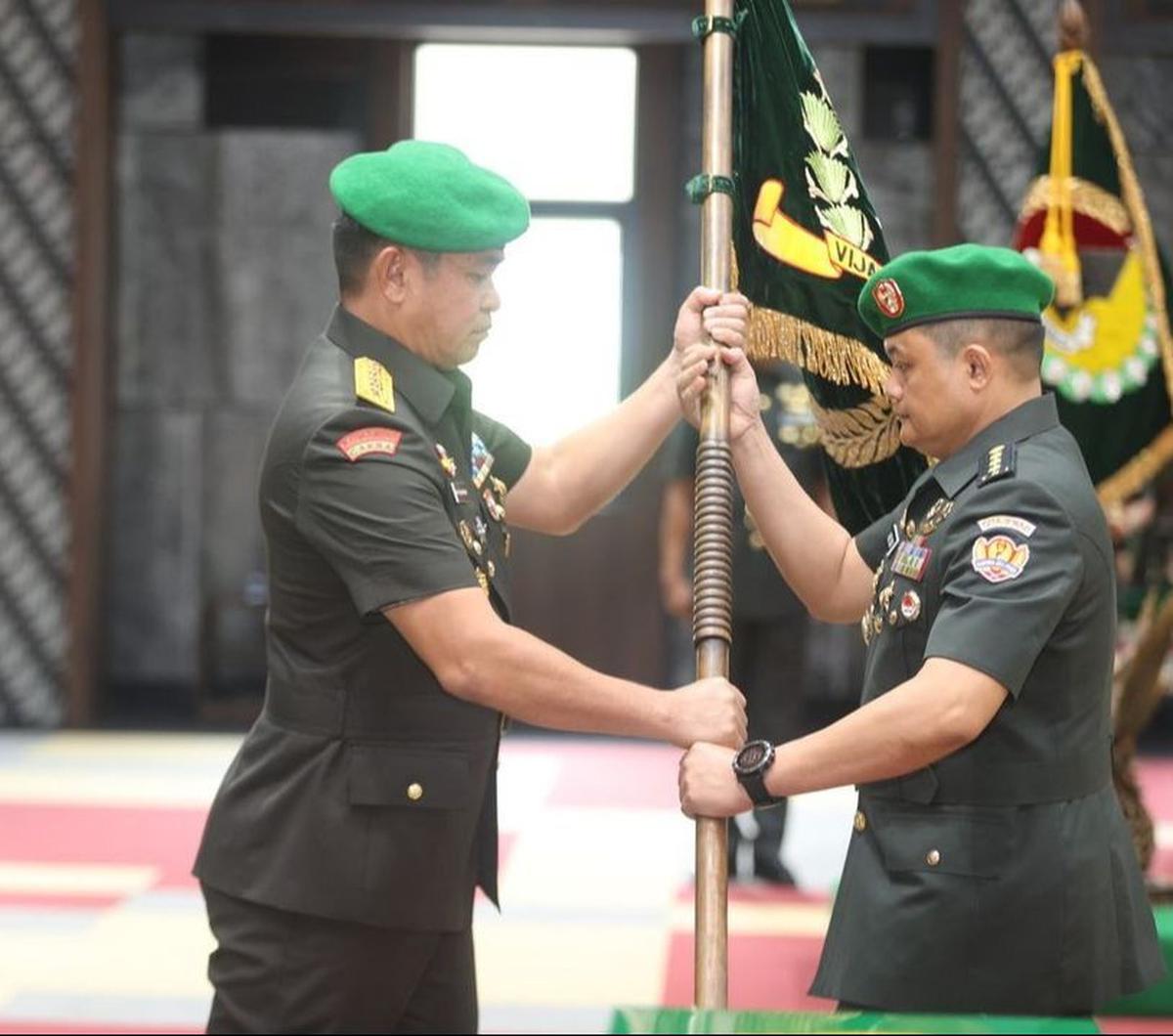 Kepala Staf Angkatan Darat (Kasad) Jenderal TNI Maruli Simanjuntak pimpin langsung Sertijab enam jabatan strategis di lingkungan TNI AD.