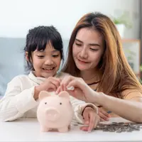 Mengajarkan arti uang pada anak./copyright depositphotos/Photo by ramirezom