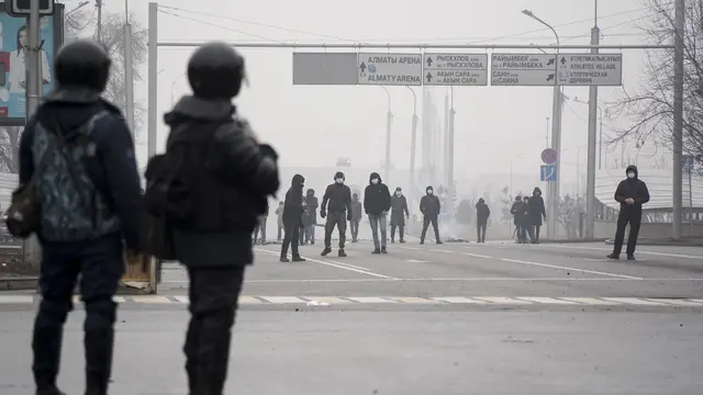 Bentrokan Polisi dan Demonstran di Kazakhstan