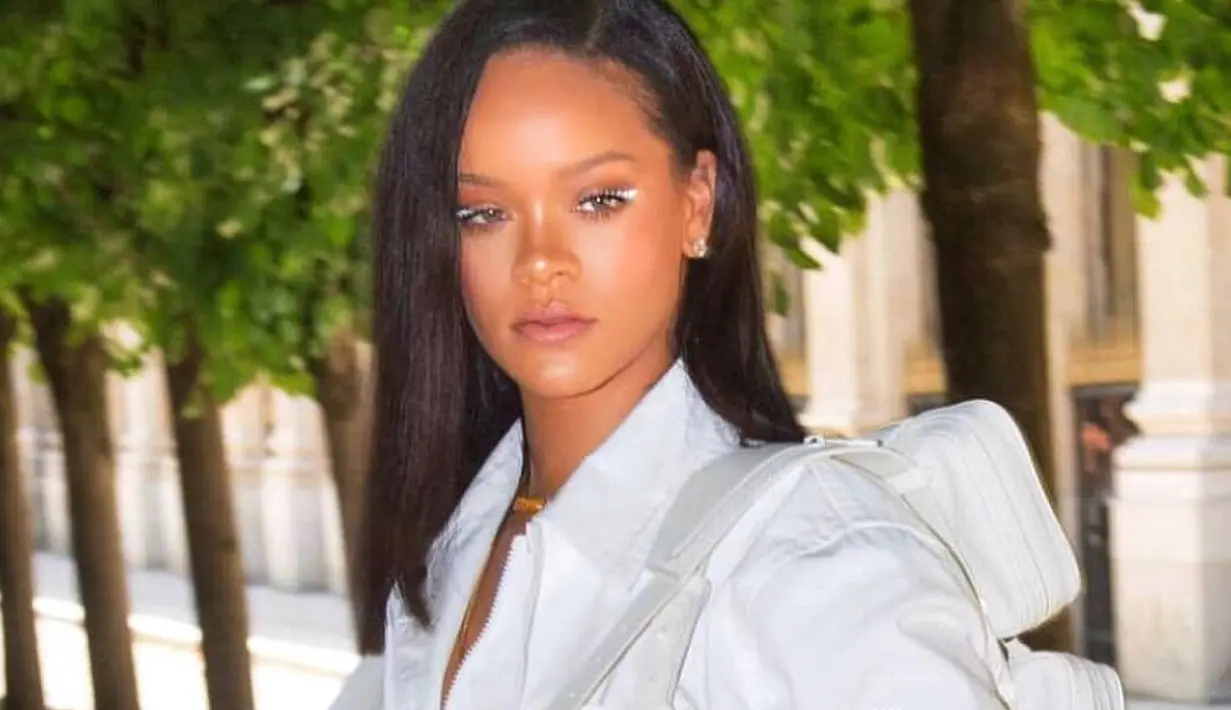 Rihanna (Instagram/badgalriri)