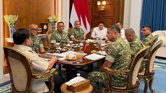 Seskab Teddy: TNI AD Selesaikan Pembangunan 300 Jembatan Gantung dan Renovasi Sekolah