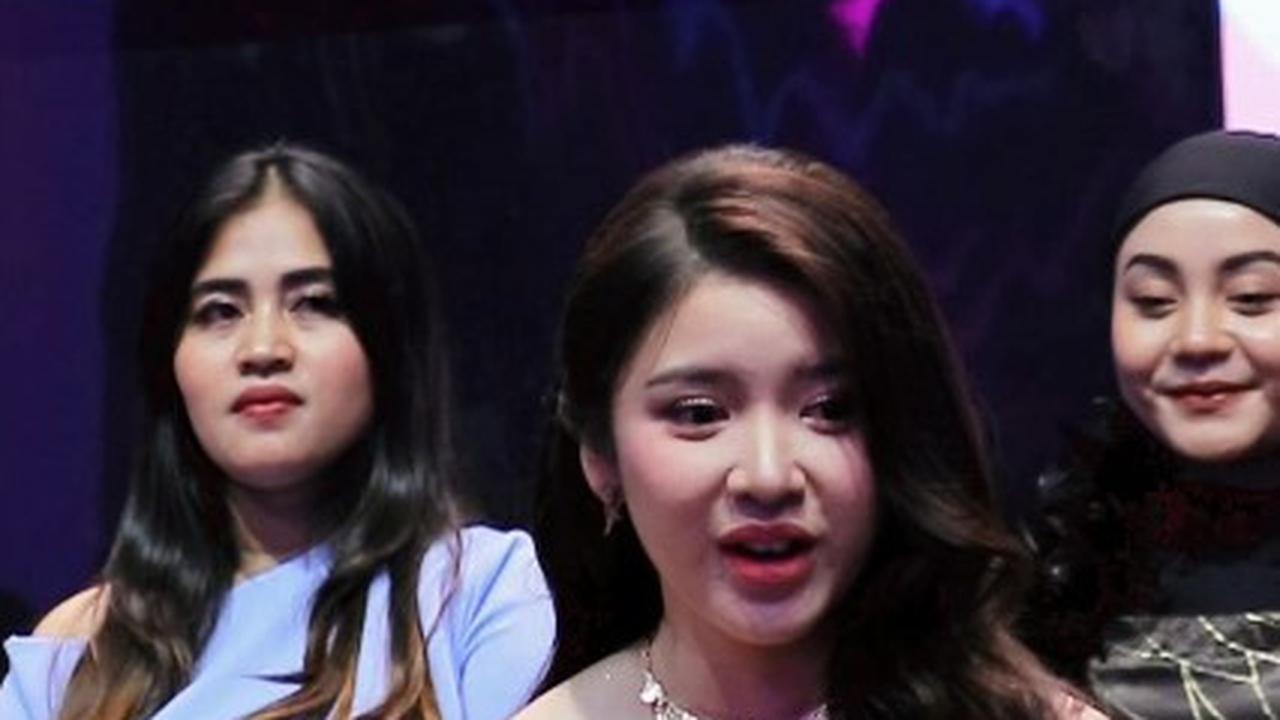Momen Tiara Andini Tidak Sadar Menang Awards, Terlalu Asyik Ngobrol Bareng Fans - Langsung Bingung