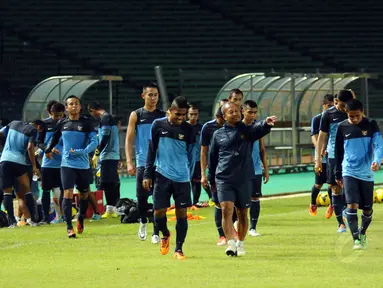 29 pemain Timnas Indonesia kembali berlatih di Stadion GBK Jakarta, (6/5/2014). (Liputan6.com/Helmi Fithriansyah)