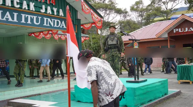 Momen Sakral Anggota OPM Cium Merah Putih, Sumpah Setia NKRI