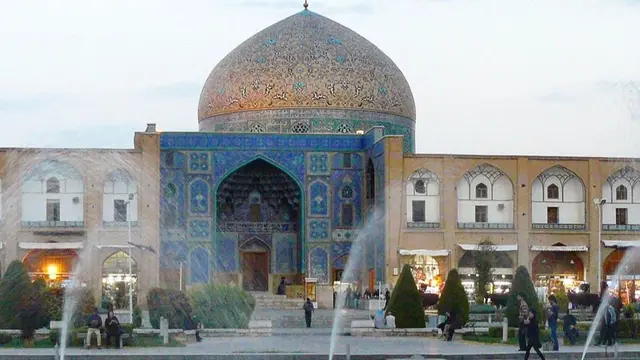Masjid Sheikh Lotfollah, salah satu mahakarya arsitektur di Iran