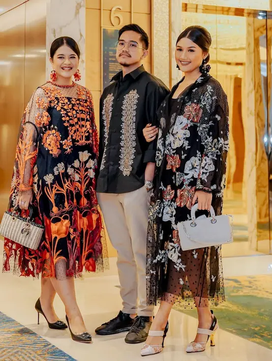 Erina menjinjing tas mewah keluaran rumah mode Dior dengan tipe Dior Lady D-Joy Bag Latte Cannage Lambskin.Dalam laman resminya, tas ini memiliki kisaran harga sekitar Rp85 juta. [Foto: Instagram/ Erina Gudono]
