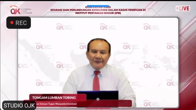 Ketua Satgas Waspada Investasi Tongam L Tobing dalam konferensi pers penanganan dan penyelesaian kasus penipuan pinjol ilegal yang terjadi di IPB, Senin (19/12/2022) sore.