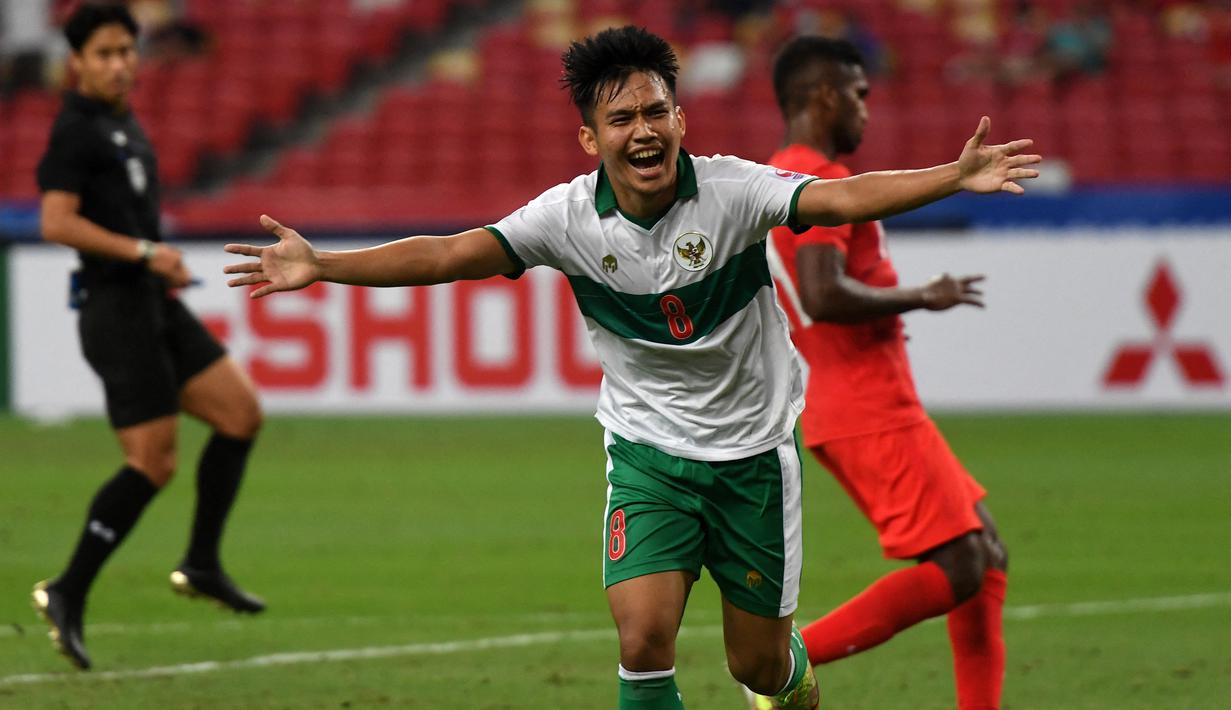 Witan Sulaeman. Pemain sayap milik Lechia Gdansk berusia 20 tahun ini tampil penuh 90 menit. Selain menyumbang gol, pergerakannya juga mampu merepotkan dan kadang harus dijatuhkan hingga menghasilkan beberapa kali tendangan bebas. Ia layak mendapat nilai 7,5. (AFP/Roslan Rahman)