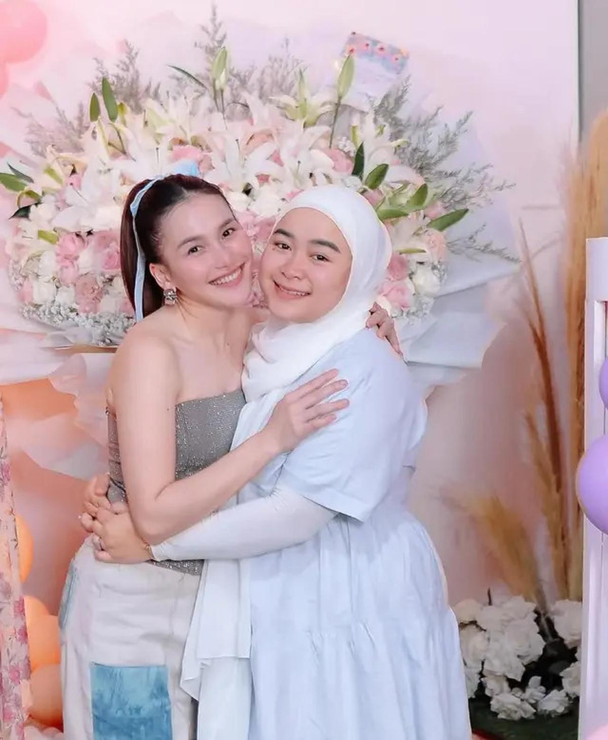 Potret Cantik  Natural Ayu Ting-Ting di Ultah Assyifa, Dikira KPop Idol dengan Wajah Nyaris Tanpa Makeup