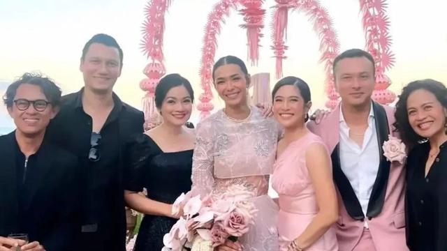 Reuni AADC di pernikahan Adinia Wirasti dan Michael Wahr
