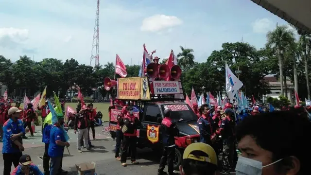 Para Buruh Protes Tidak Ada Kenaikan UMP Sumsel Saat Pandemi Covid-19