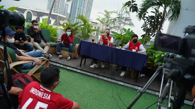 Presiden Persija Jakarta, Mohamad Prapanca (kiri) dan Bambang Pamungkas.