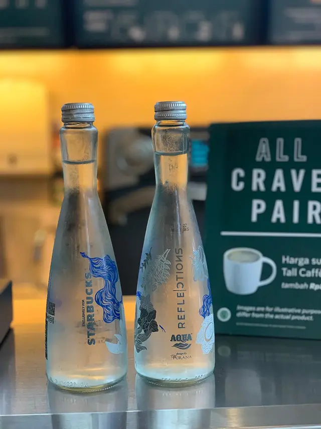 kolaborasi Starbucks dan AQUA Reflections