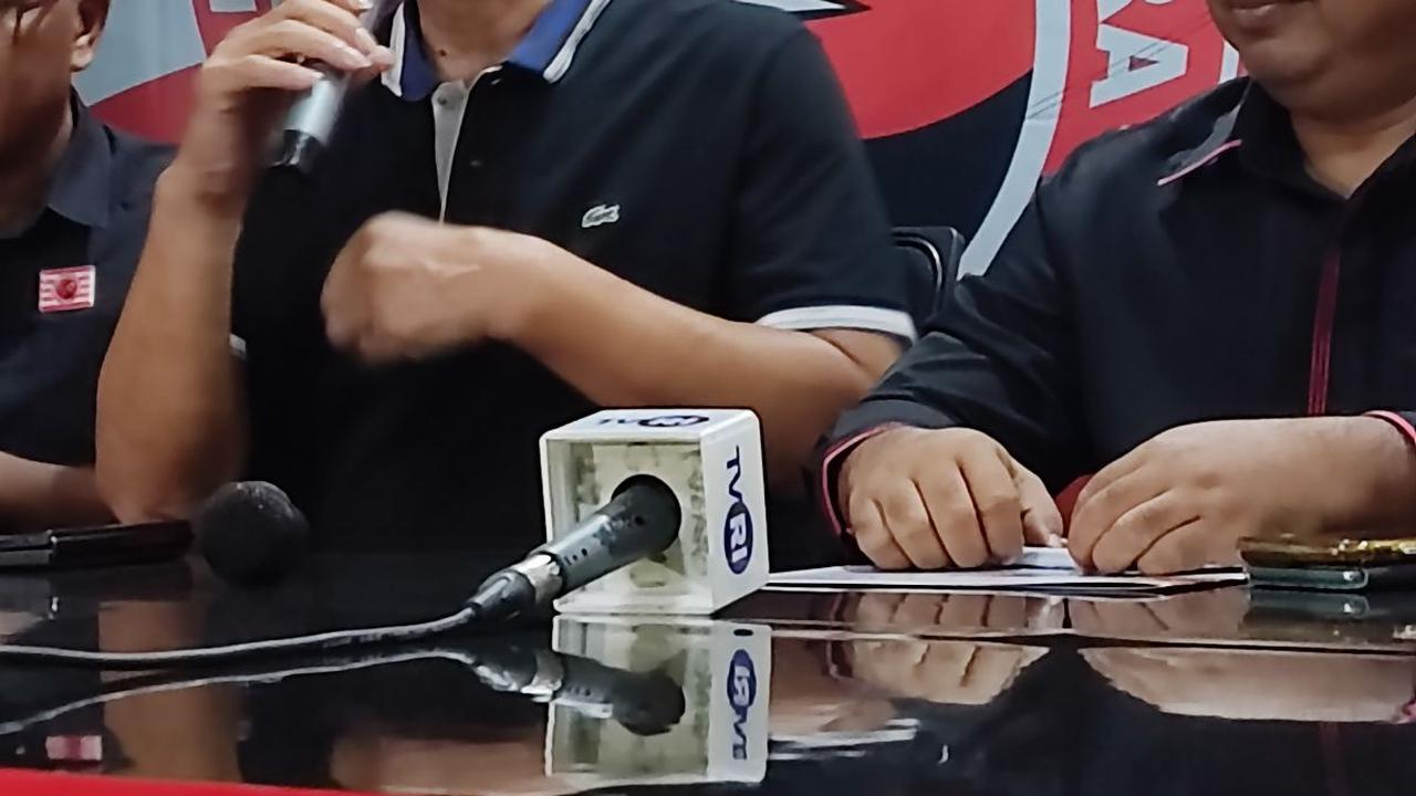 Pengalihan kekuasaan dari Gede Pasek kepada Anas Urbaningrum dilakukan secara sukarela.