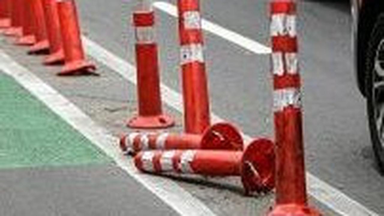 Selain itu, tercatat pada Oktober 2023, Dishub DKI juga membongkar stick cone pembatas jalur sepeda di 13 ruas jalur sepeda. Peristiwa ini bahkan viral di media sosial.<br>