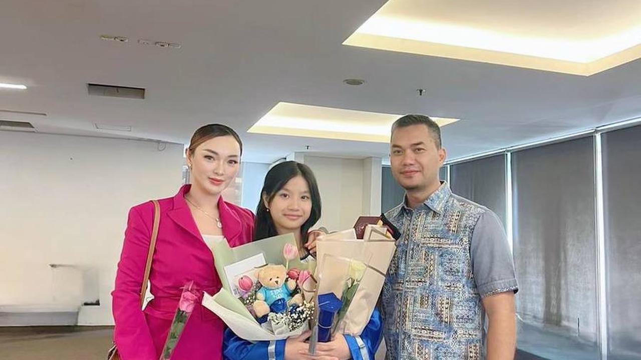 Keakraban Aqila dan Zaskia Gotik