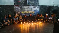 Nyala Lilin dan Harapan untuk 5 Jurnalis Hilang di Selat Sunda