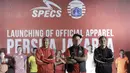 Gaya Rohit Chand, Ivan Carlos dan Rezaldi Hehanusa pada Launching Official Apparel di Springhill, Kemayoran, Jakarta (2/2/2018). Persija Jakarta menggandeng Specs sebagai penyuplai apparel Macan Kemayoran musim 2018/2019. (Bola.com/Nick Hanoatubun)