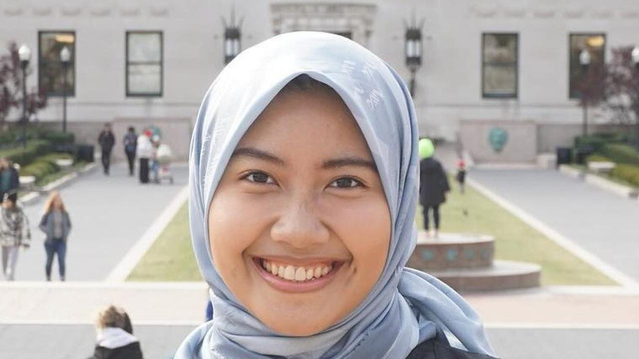 "Alhamdulillah, 1 minggu setelah pengumuman bahwa aku tidak lolos SBMPTN, aku diterima di Ritsumeikan APU dengan beasiswa," lanjutnya.