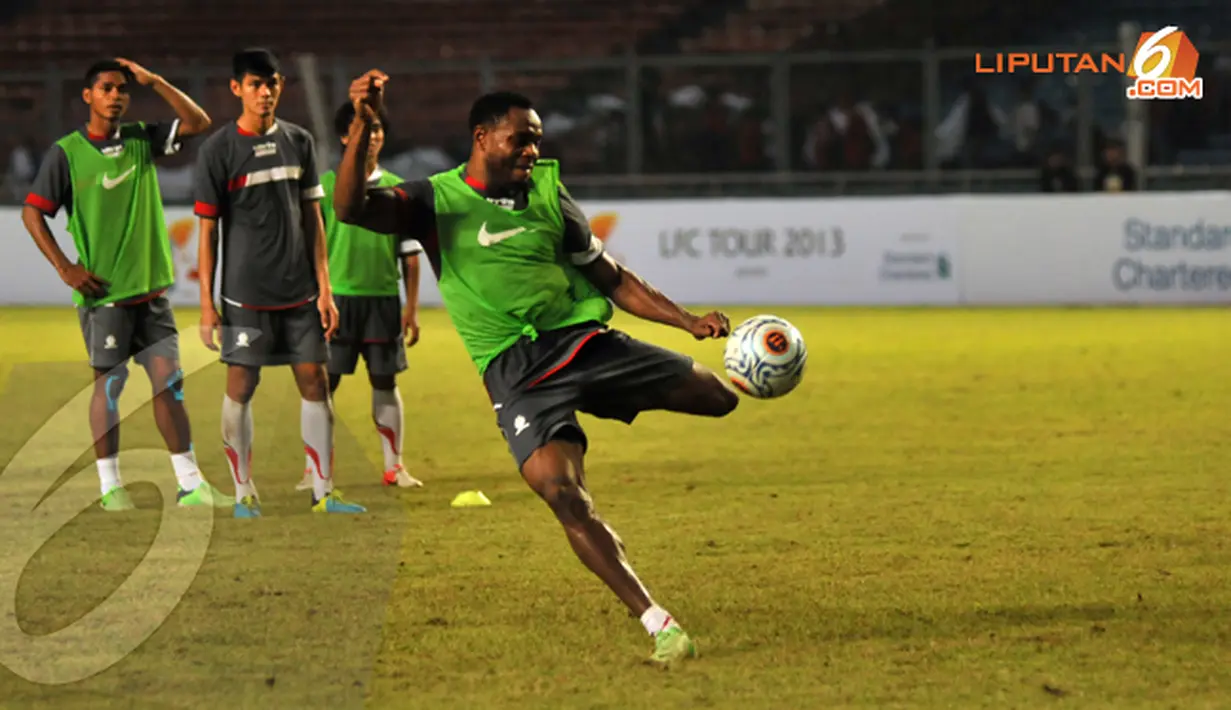 Victor Igbonefo resmi gabung Persib (Liputan6.com/Helmi Fithriansyah)