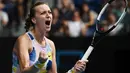 Petenis Republik Ceko, Petra Kvitova berselebrasi setelah mengalahkan Maria Sakkari dari Yunani pada pertandingan tunggal putri hari ketujuh turnamen tenis Australia Terbuka 2020 di Melbourne (26/1/2020). (AFP Photo/Manan Vatsyayana)