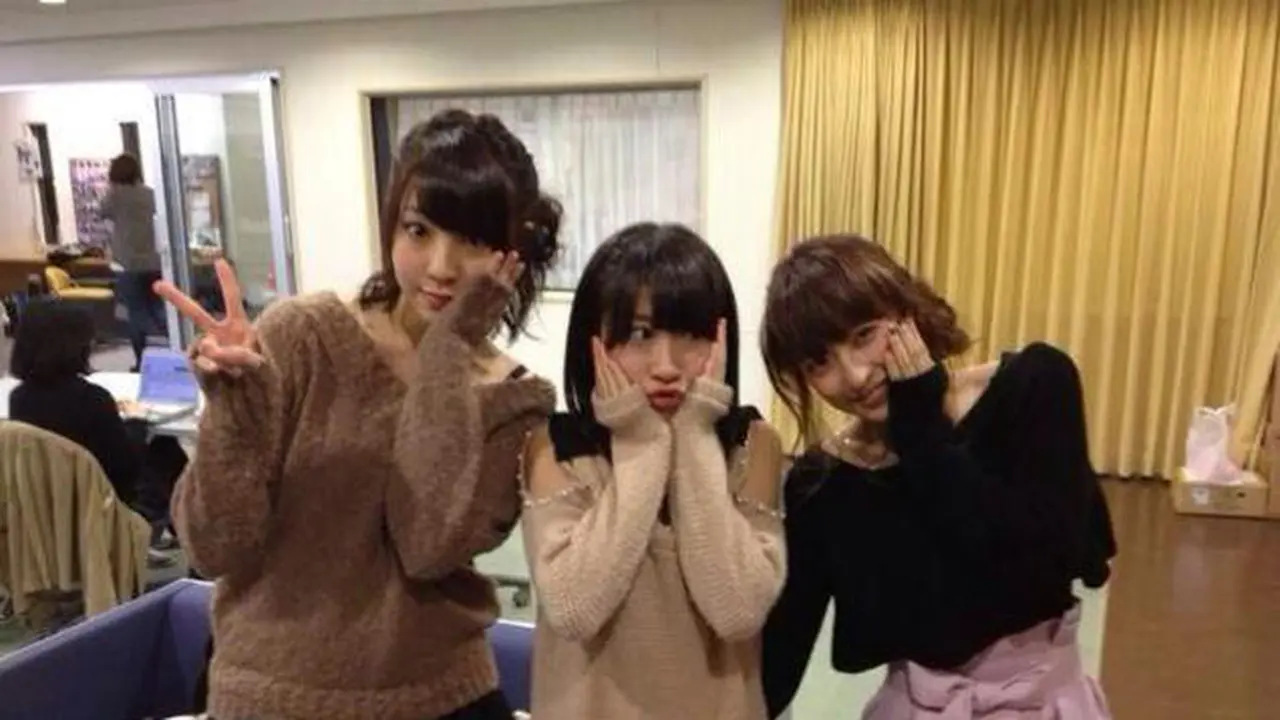 Ini Pose Selfie yang Sedang Menjadi Tren di Jepang