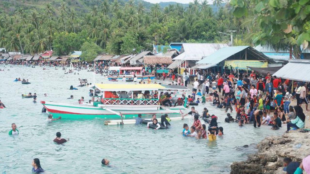 Pagi seru bersama keluarga di Pantai Gorontalo