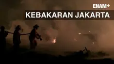Pabrik yang ditinggal mudik pemiliknya itu hangus terbakar diduga akibat hubungan pendek arus listrik. 
