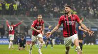 Striker AC Milan, Olivier Giroud, merayakan golnya ke gawang Inter Milan dalam lanjutan Liga Italia 2021/2022, Minggu (6/2/2022) dini hari WIB. (AP Photo/Antonio Calanni)