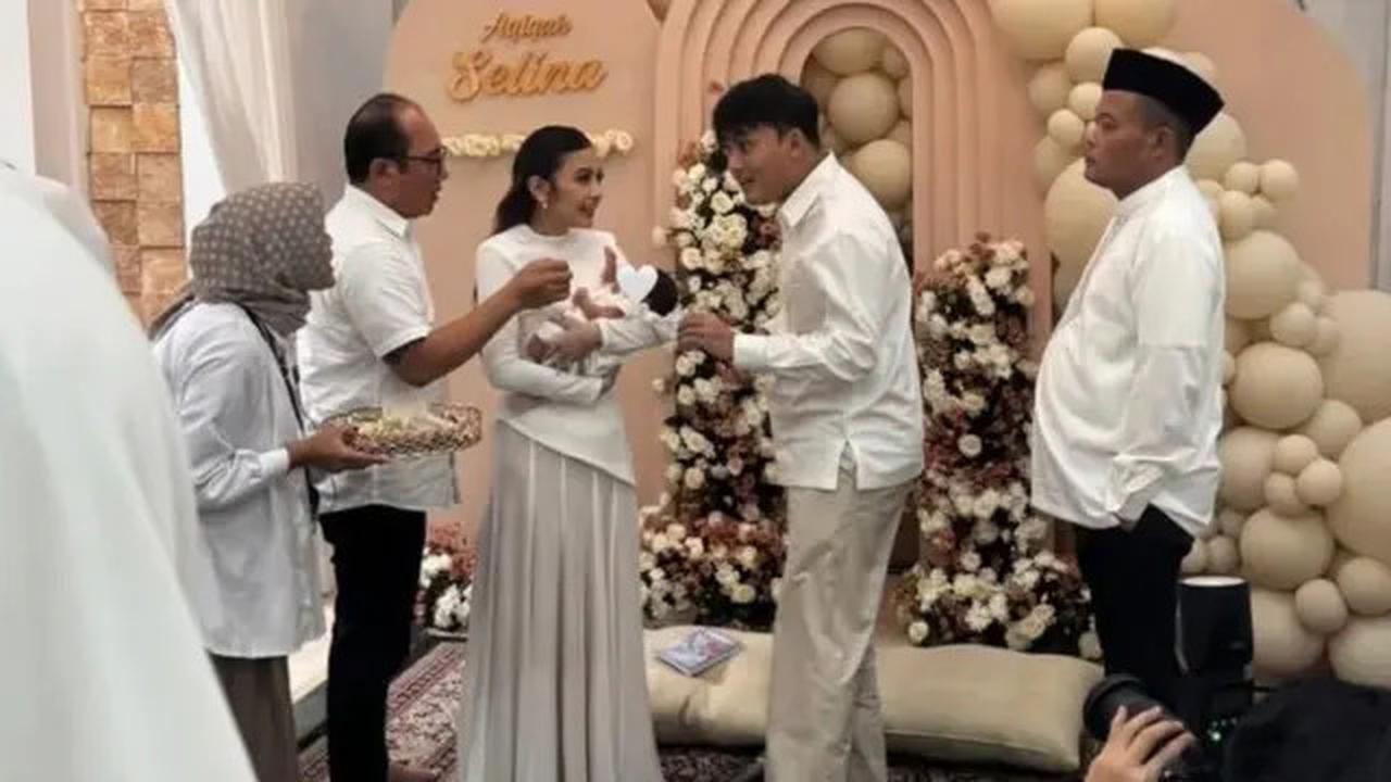 6 Potret Penampilan Mahalini di Akikah Selina, Bak Kakak Adik ketika Gendong Anaknya